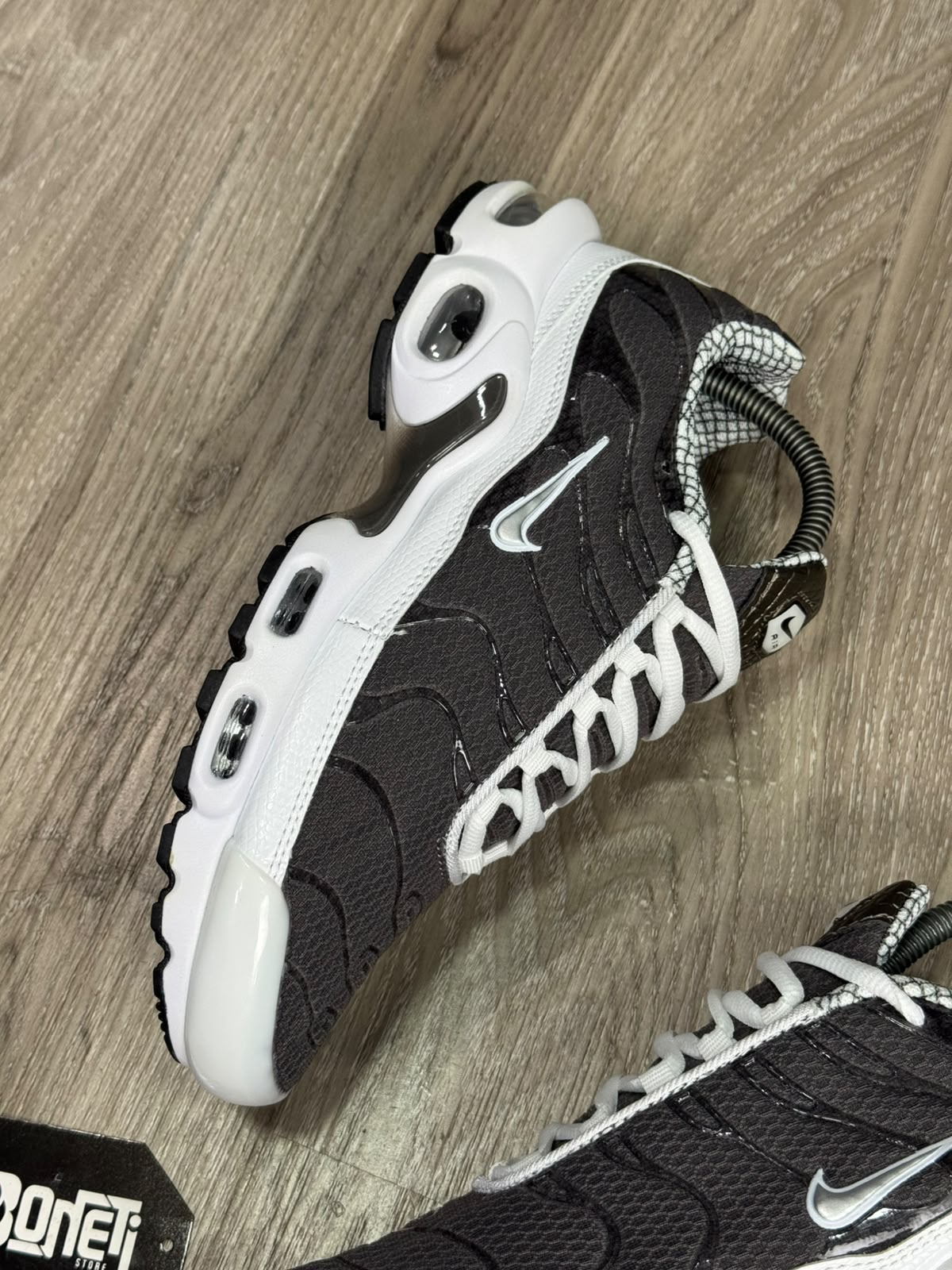 TÊNIS NK AIR MAX PLUS TN - SNAKE SKIN GREY