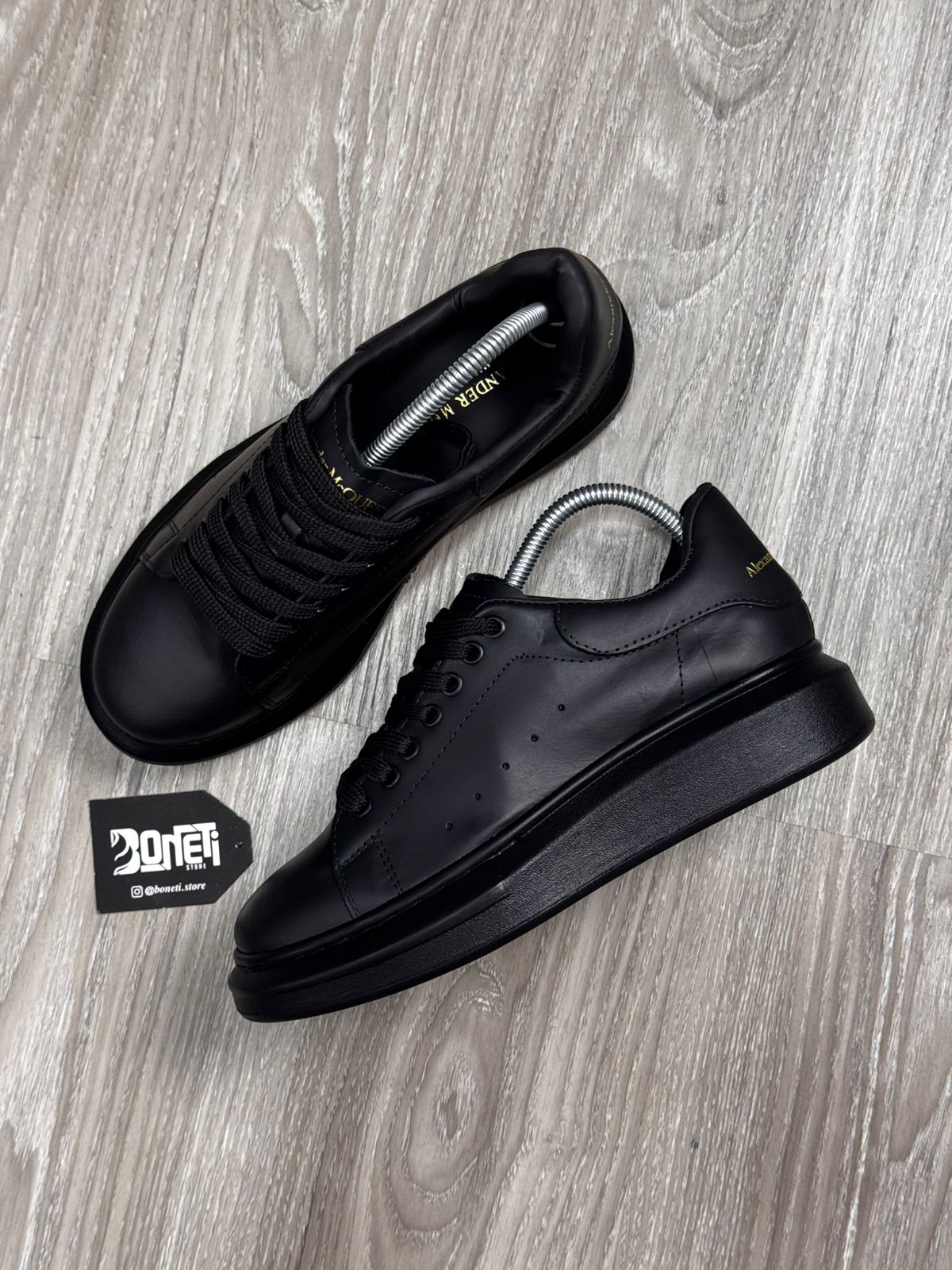 TÊNIS MCQUEEN COURO - PRETO