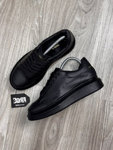 TÊNIS MCQUEEN COURO - PRETO