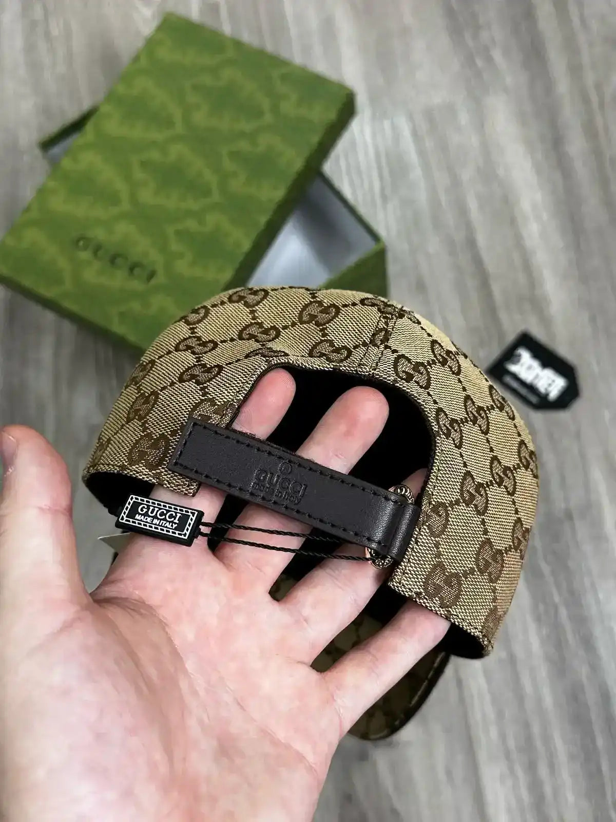 BONÉ GC CANVAS MARROM