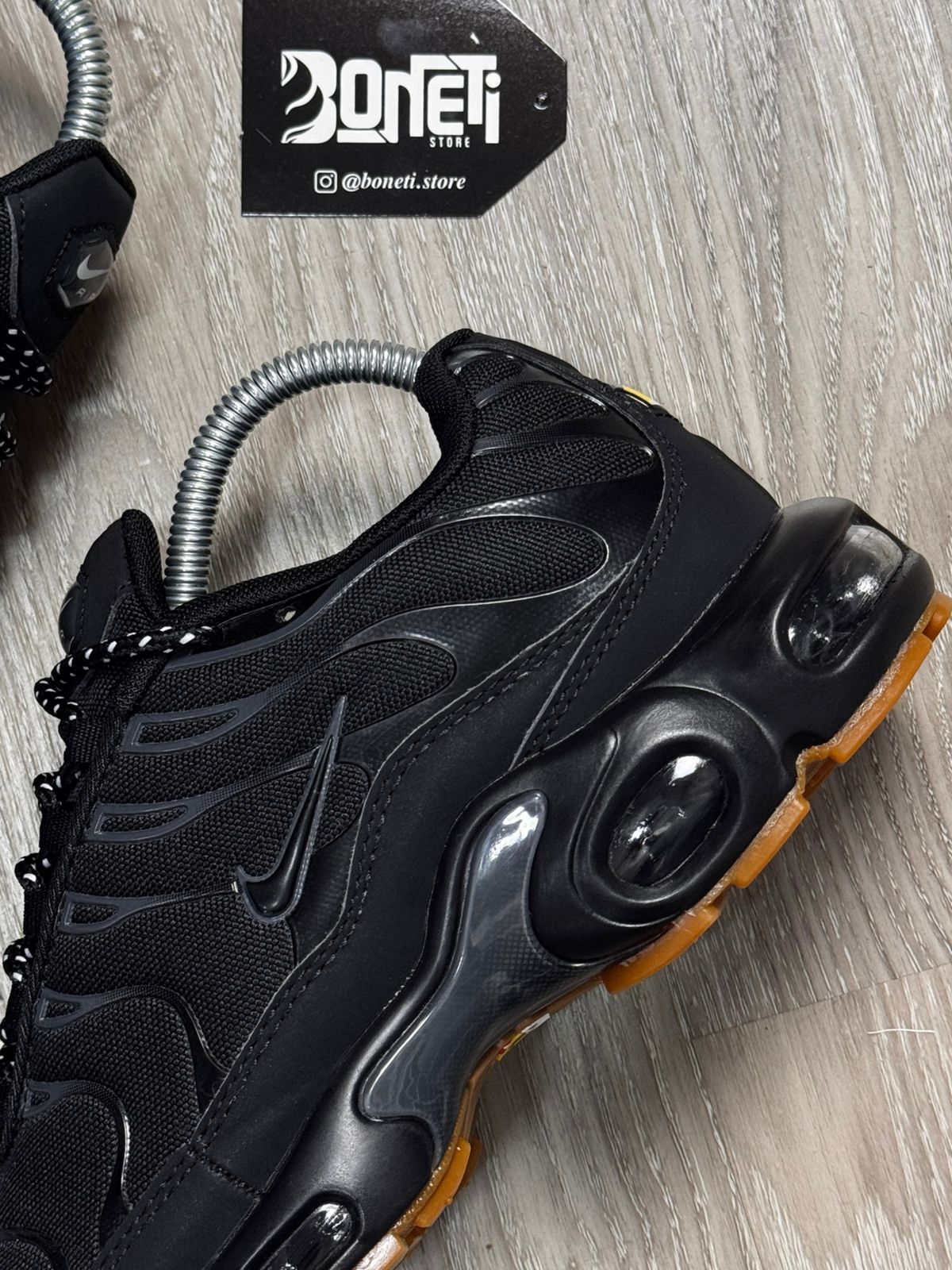 TÊNIS NK AIR MAX PLUS TN - BLACK GUM