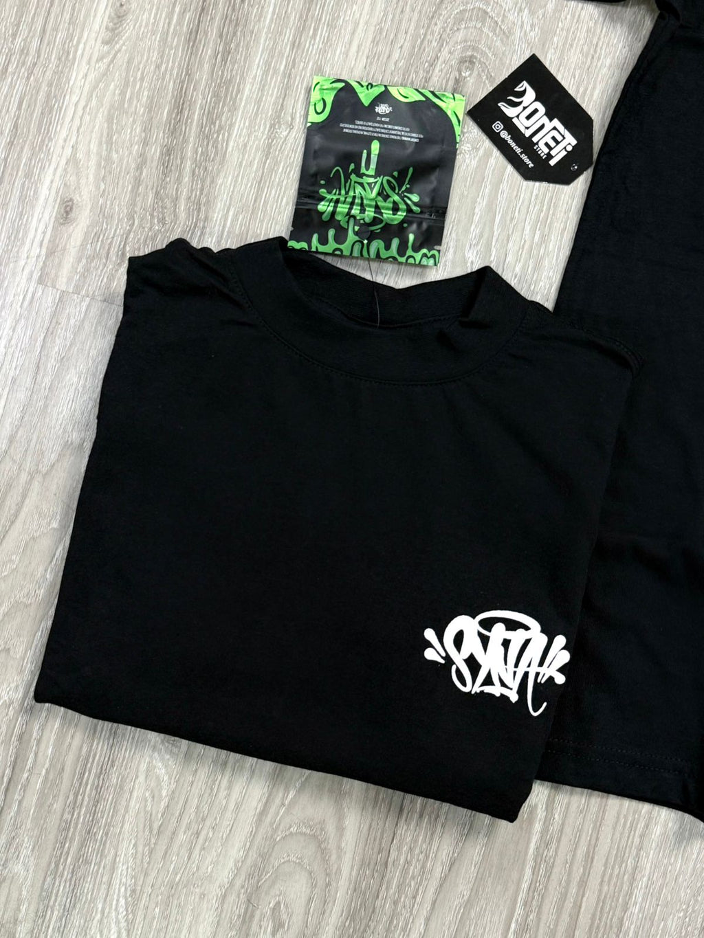 CAMISETA SYNA WORLD WAGES - PRETA