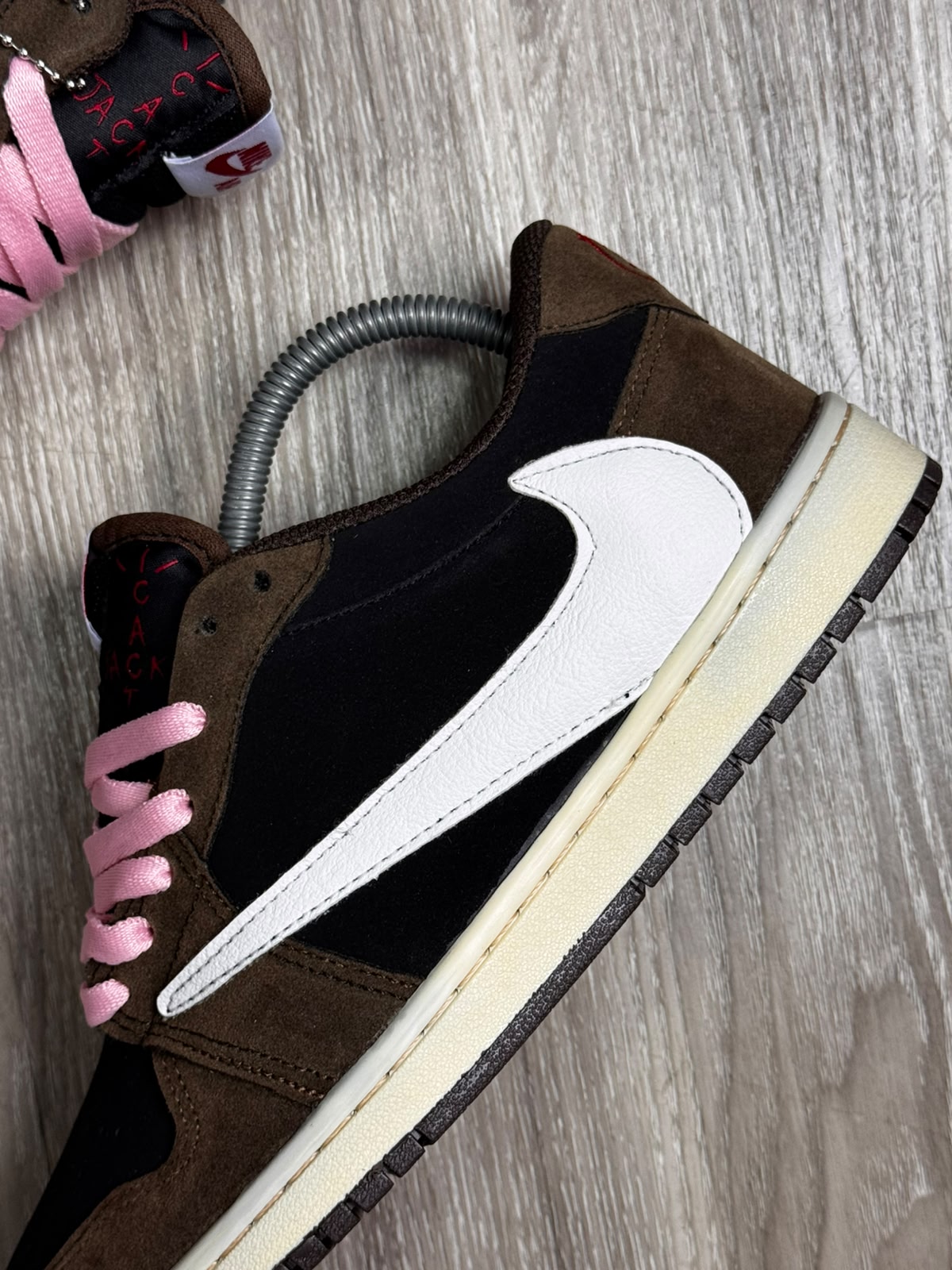 TÊNIS NK JORDAN 1 X TRAVIS - MOCHA