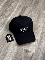 BONÉ NK SWOOSH LETTER - PRETO
