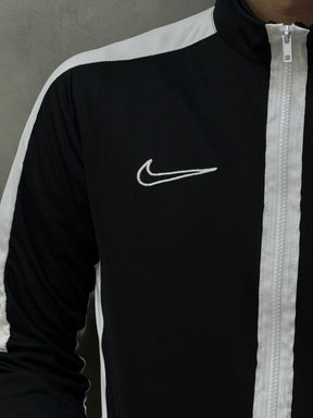 JAQUETA NK DRI-FIT - PRETA