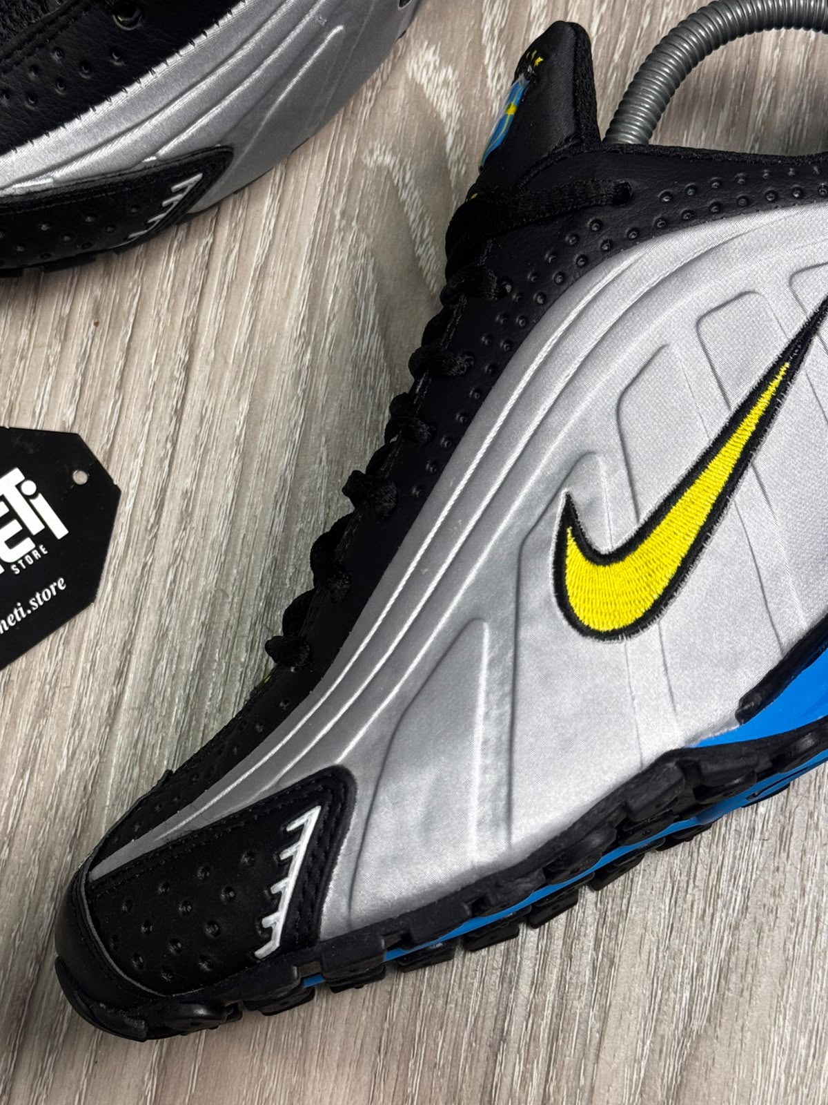 TÊNIS NK SHOX R4 BR