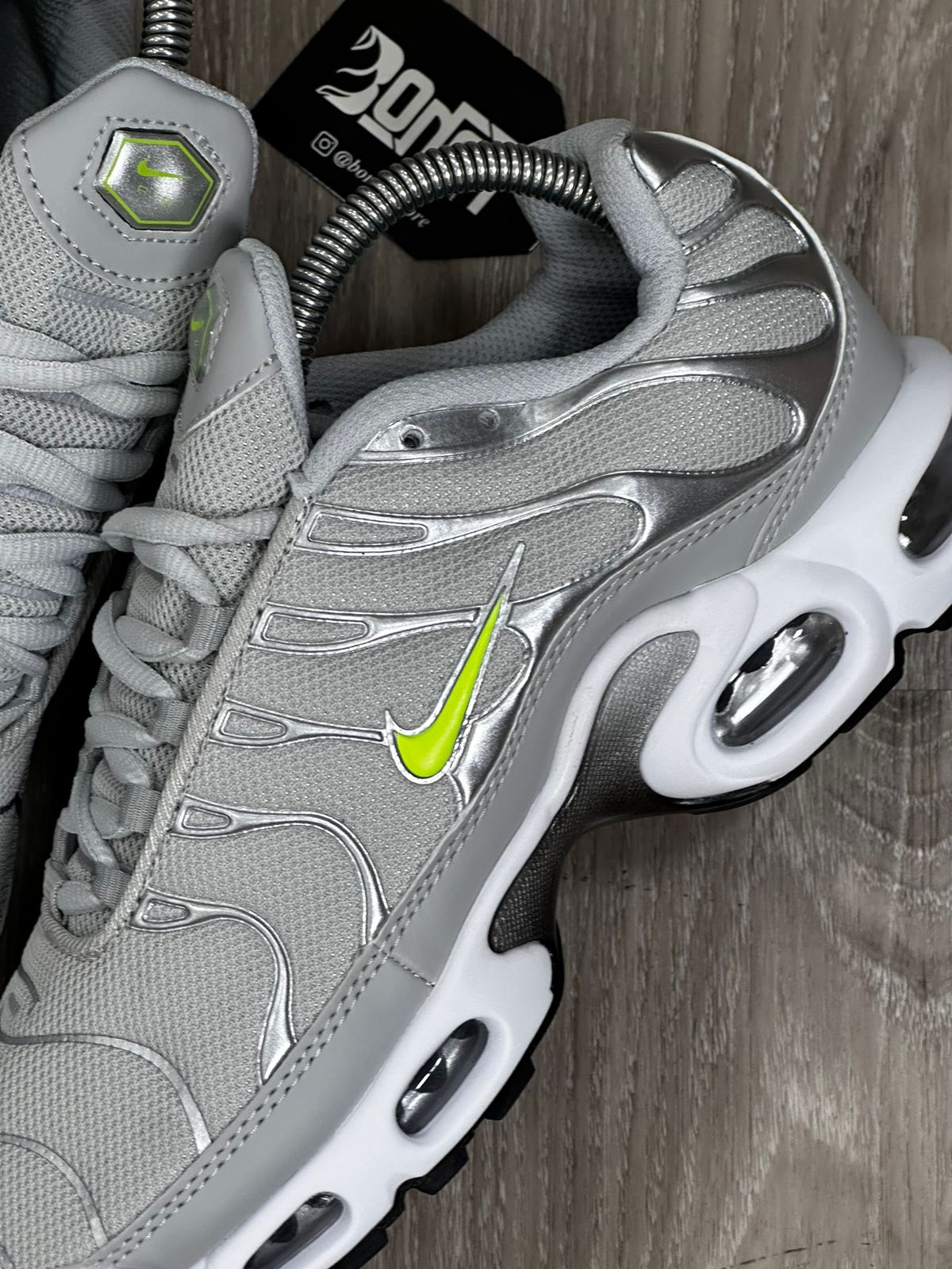 TÊNIS NK AIR MAX PLUS TN - WOLF GREEN