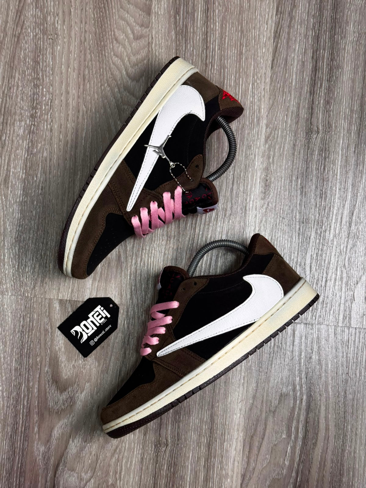 TÊNIS NK JORDAN 1 X TRAVIS - MOCHA
