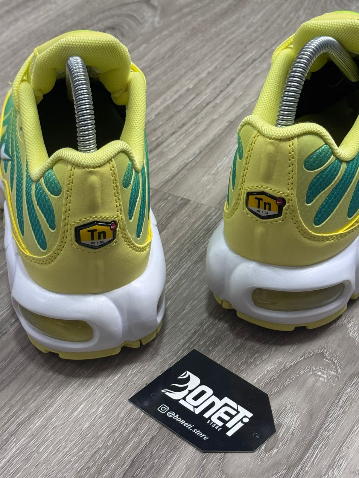 TÊNIS NK AIR MAX PLUS TN - LIMON LIME