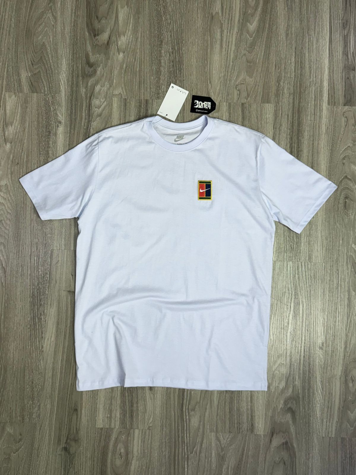 CAMISETA NK COURT HERITAGE - BRANCA