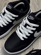TÊNIS NK COURT BOROUGH - PRETO E BRANCO