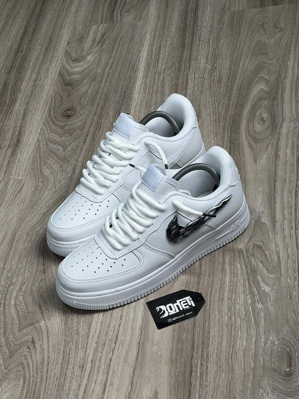 TÊNIS NK FORCE 1 LIQUID METAL SWOOSH - BRANCO