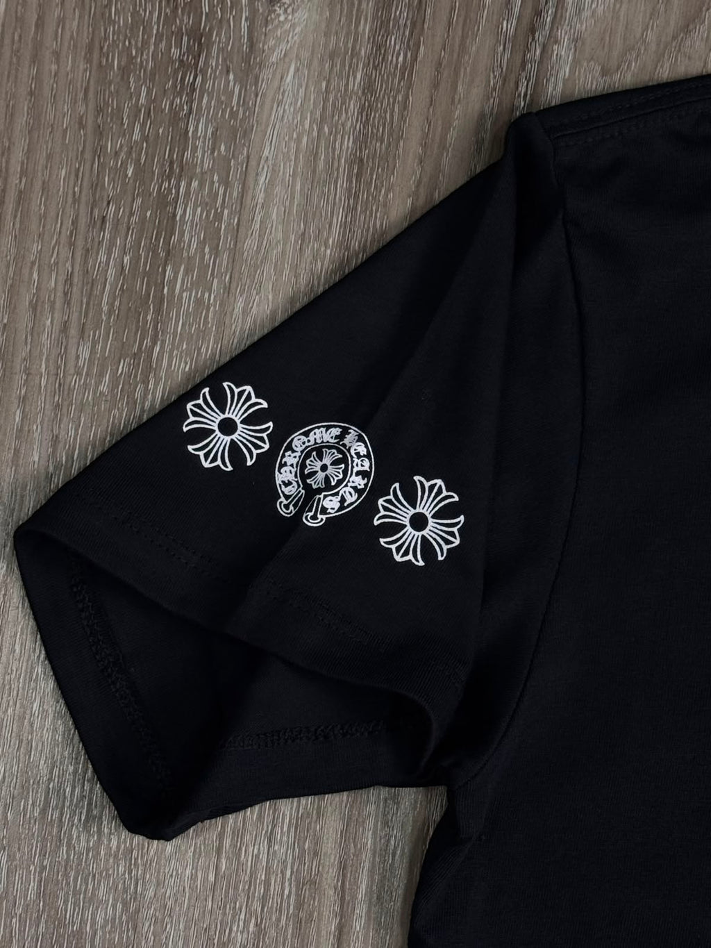 CAMISETA CHROME HEARTS MULTICOLOR CROSS - PRETA