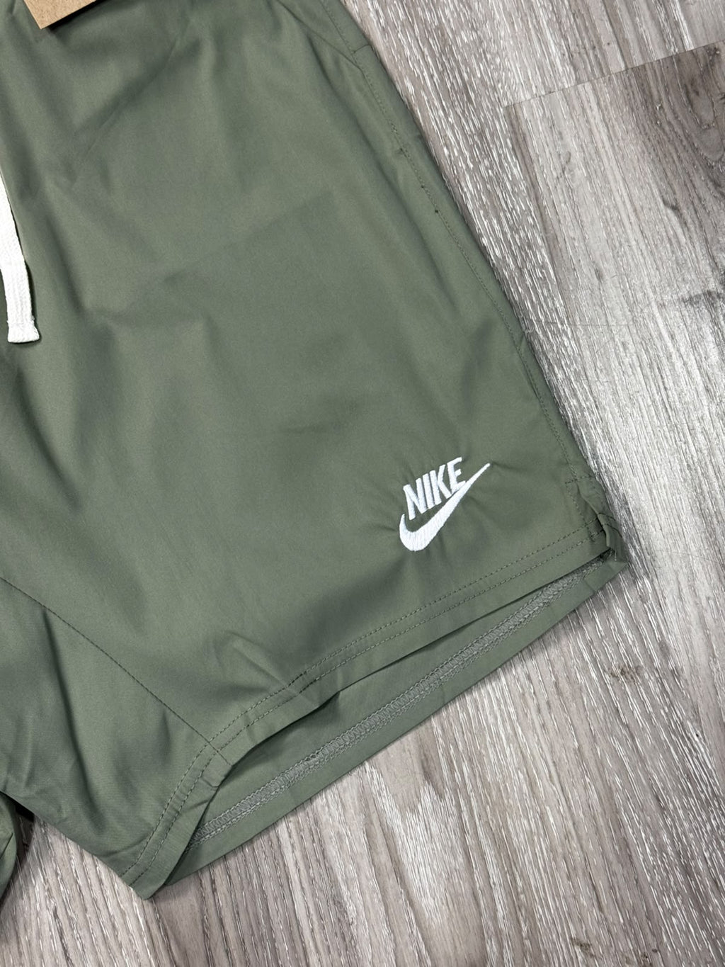 SHORTS TACTEL NK CLUB BORDADO - VERDE MILITAR