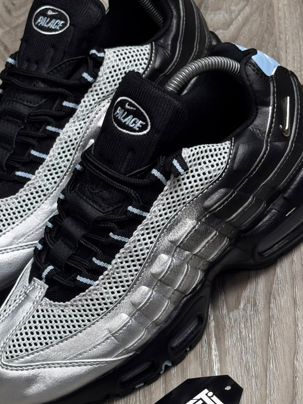 TÊNIS NK AIR MAX 95 X PALACE - METALLIC SILVER