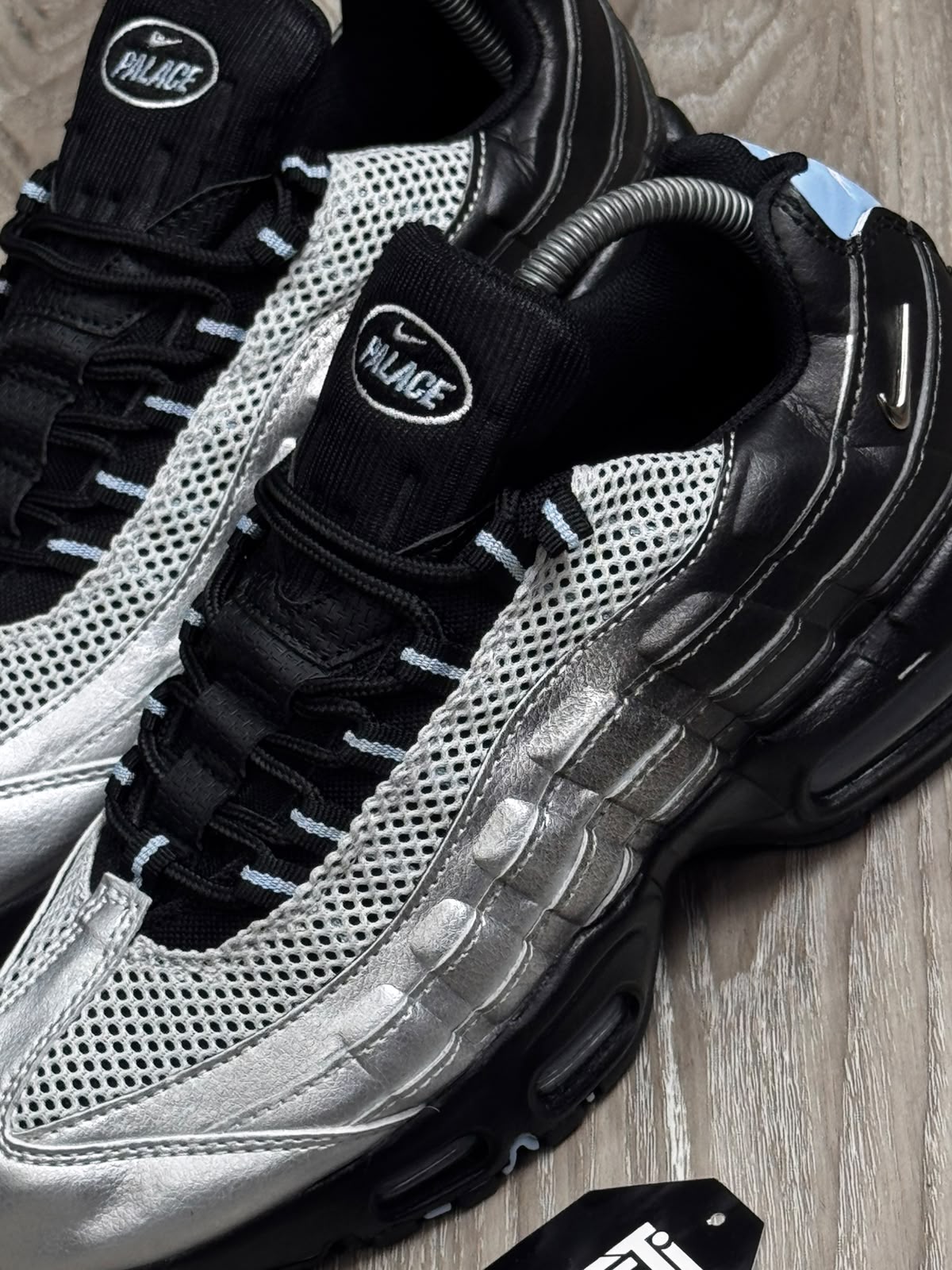 TÊNIS NK AIR MAX 95 X PALACE - METALLIC SILVER