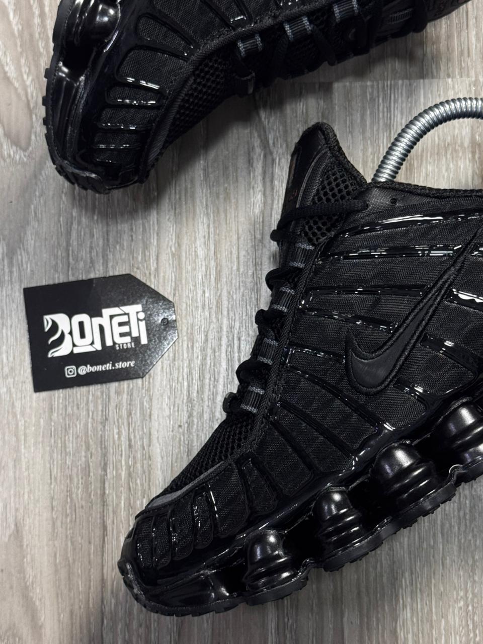 TÊNIS NK SHOX 12 MOLAS - ALL BLACK