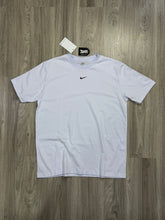 CAMISETA NK BASIC ESSENTIALS - BRANCA