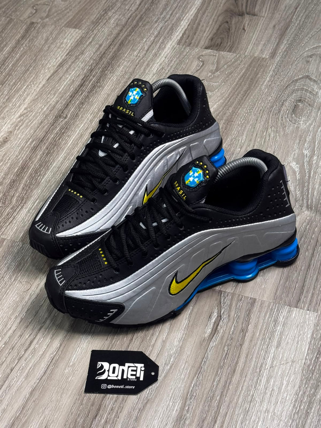 TÊNIS NK SHOX R4 BR