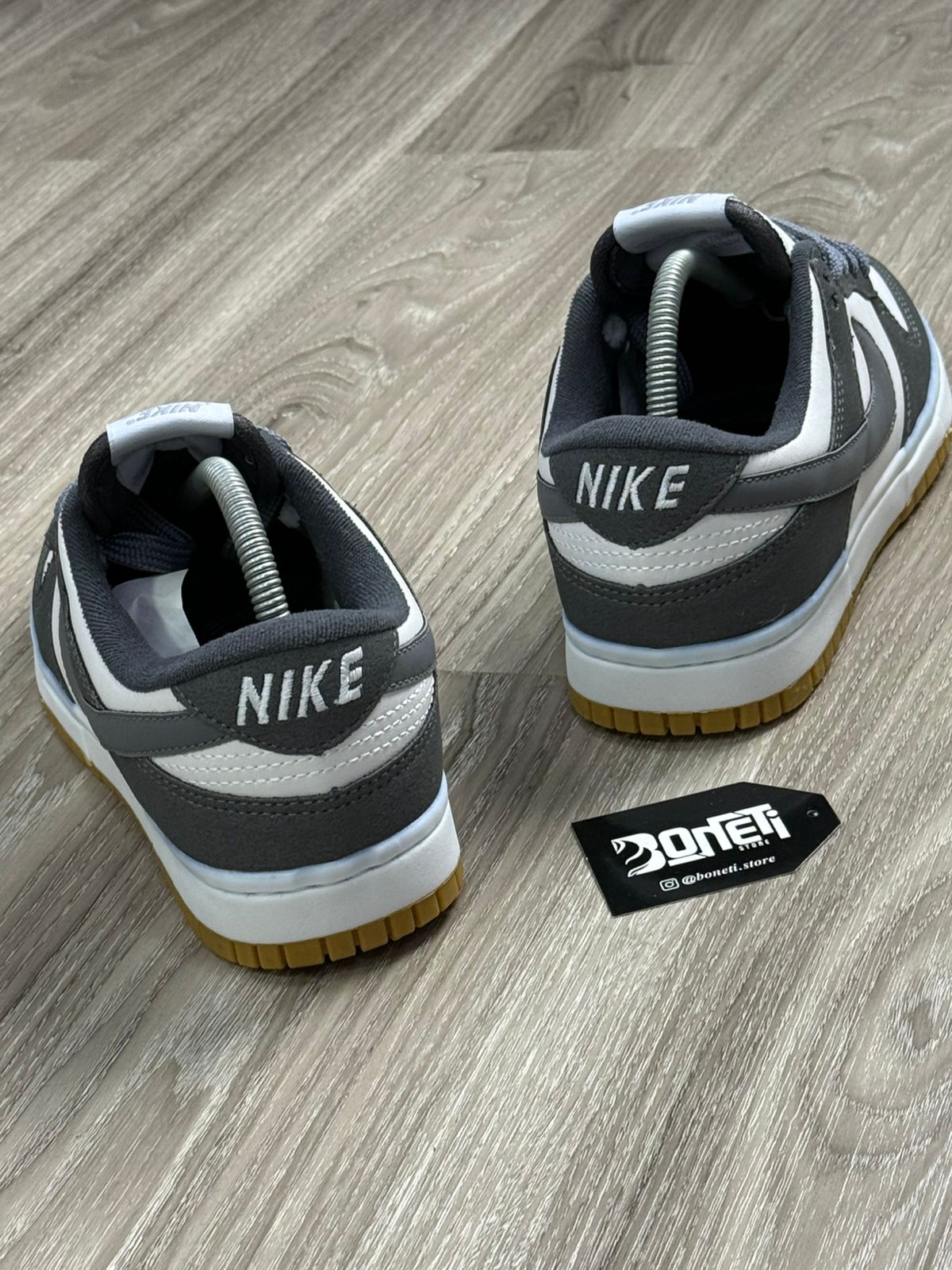 TÊNIS NK DUNK - SMOKE GREY GUM
