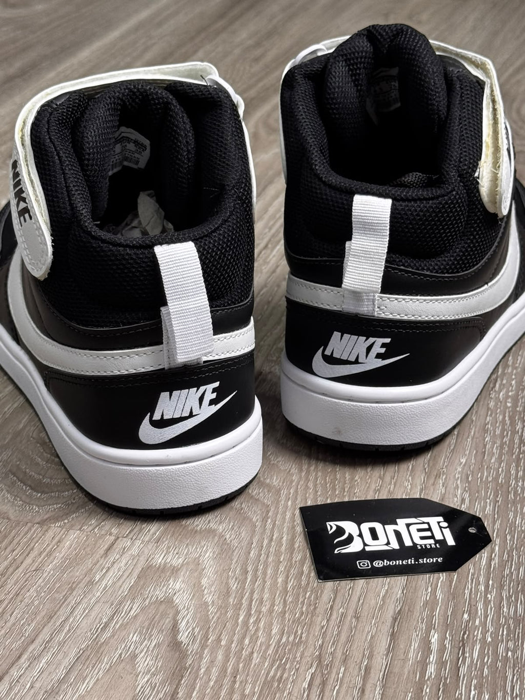 TÊNIS NK COURT BOROUGH MID - PRETO BRANCO