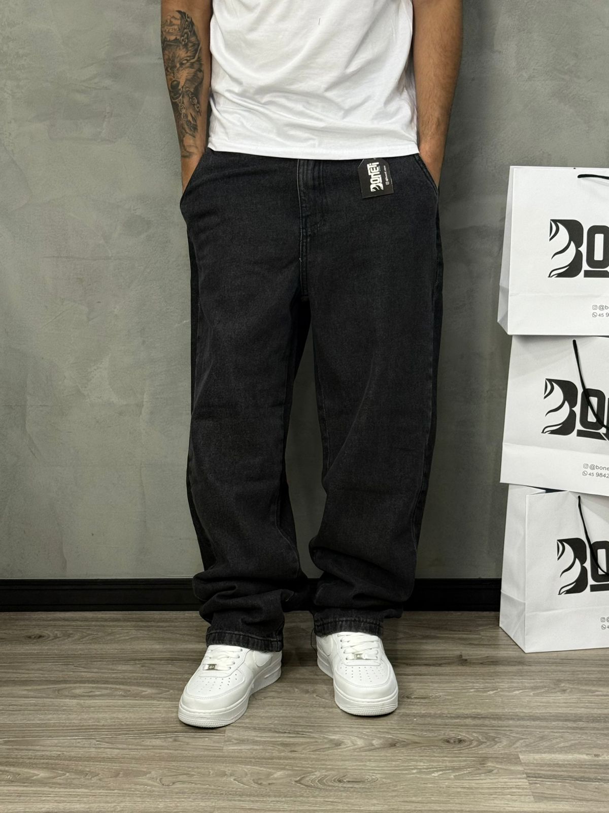 CALÇA JEANS RETA PRETA - CARBON.CO