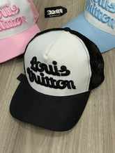 BONÉ LV X TYLER TRUCKER