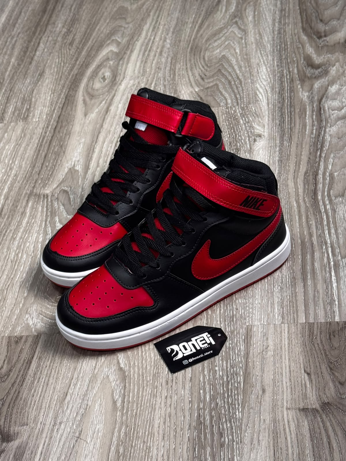 TÊNIS NK COURT BOROUGH MID - VERMELHO