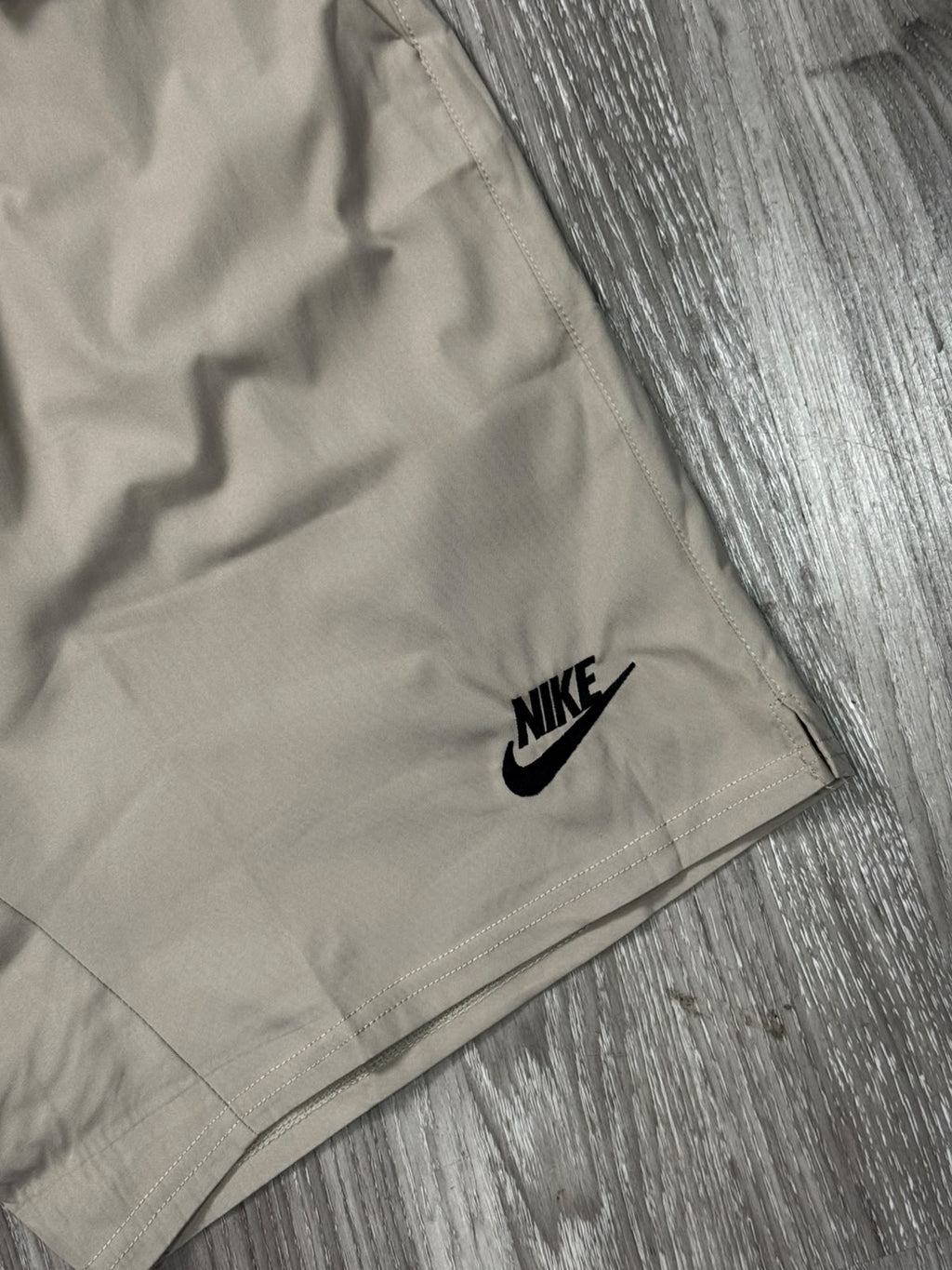 SHORTS TACTEL NK CLUB BORDADO - CAQUI