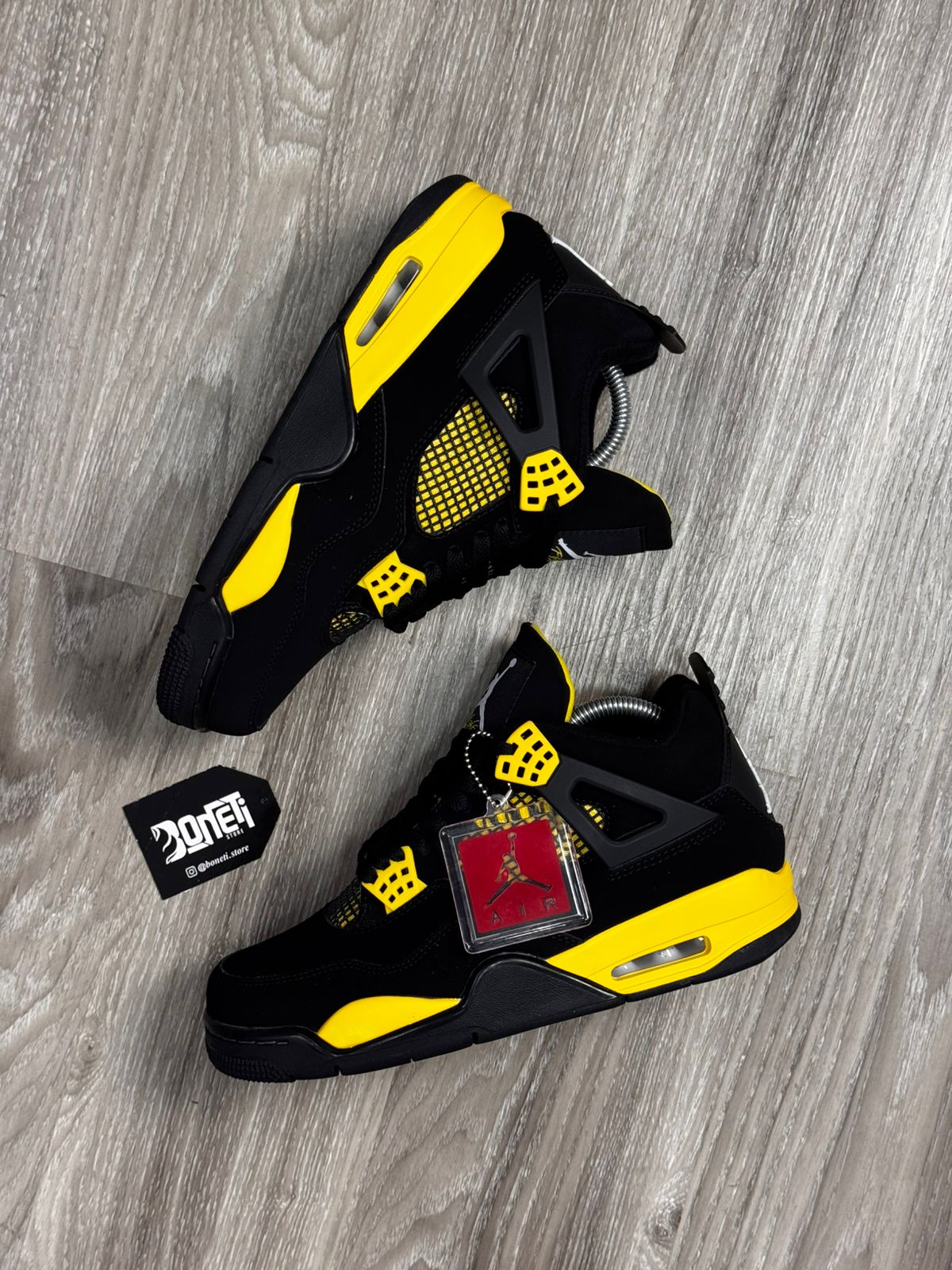 TÊNIS NK JORDAN 4 THUNDER - BLACK YELLOW