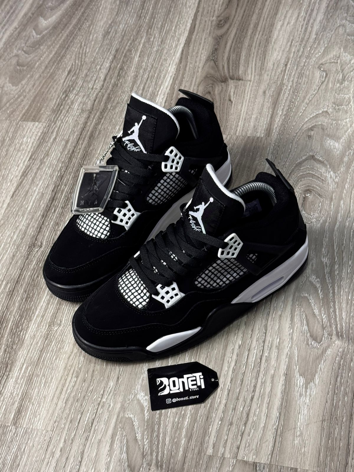 TÊNIS NK JORDAN 4 - WHITE THUNDER