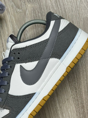 TÊNIS NK DUNK - SMOKE GREY GUM