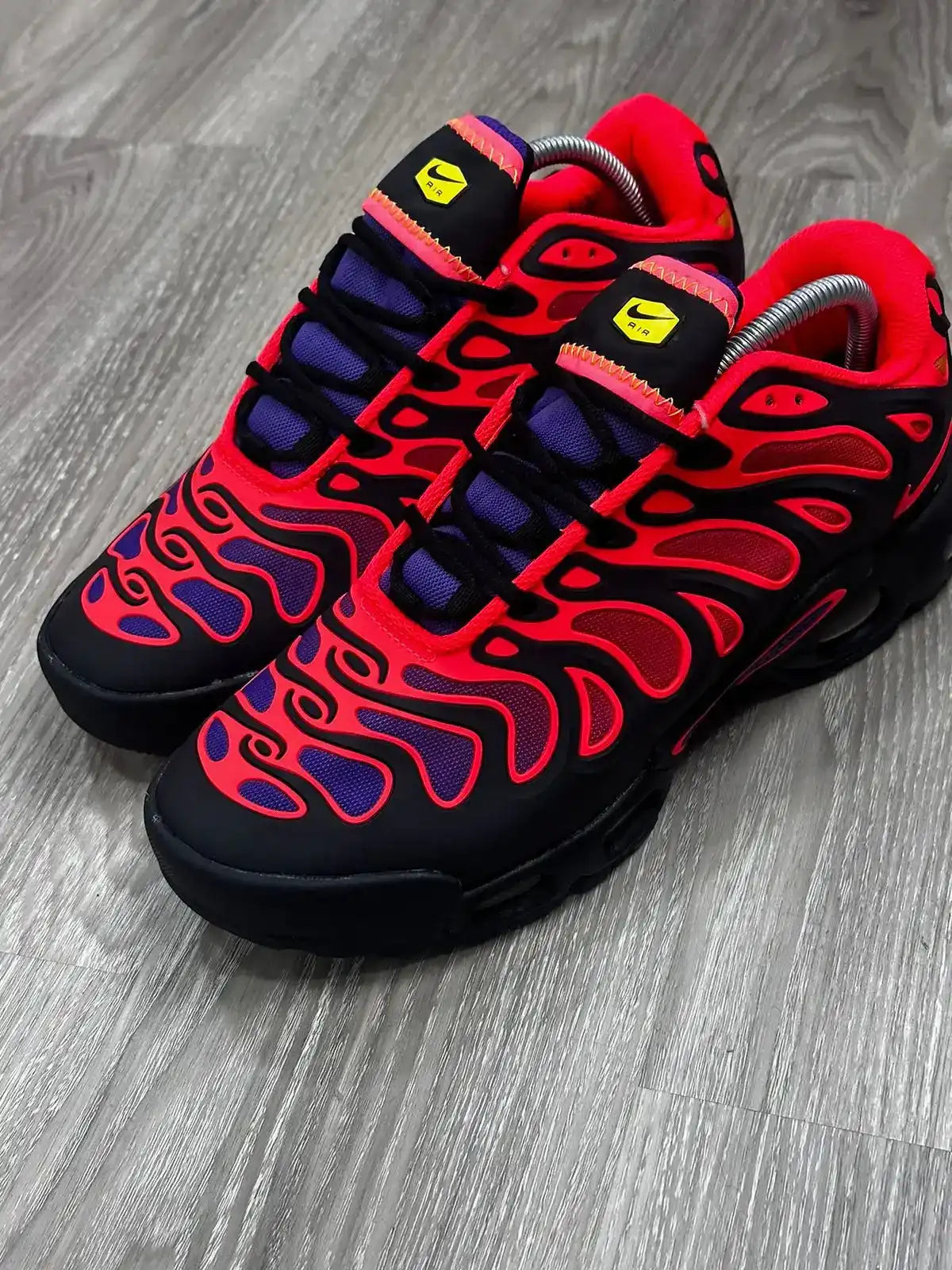 TÊNIS NK AIR MAX PLUS TN - DRIFT RED