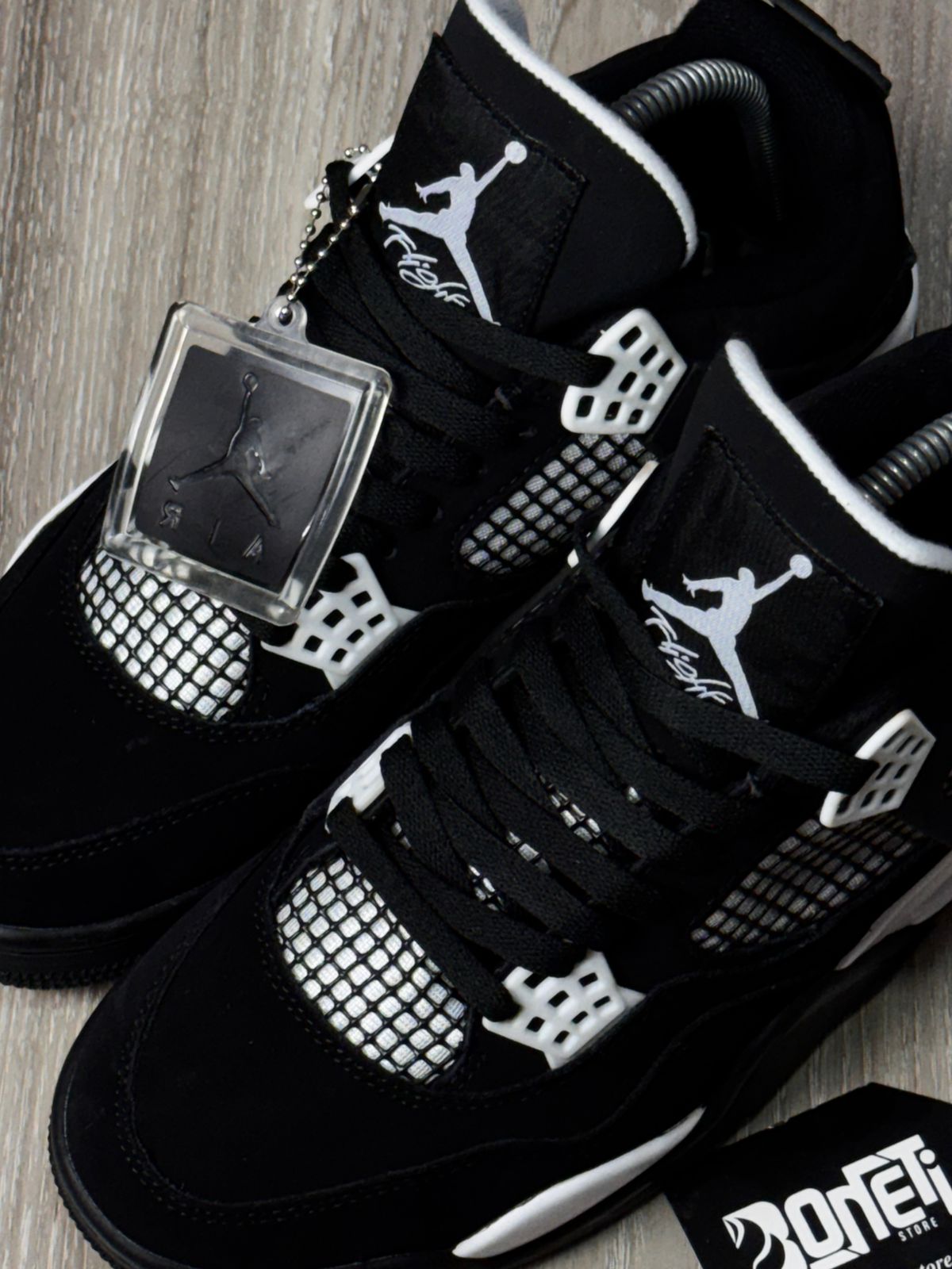 TÊNIS NK JORDAN 4 - WHITE THUNDER