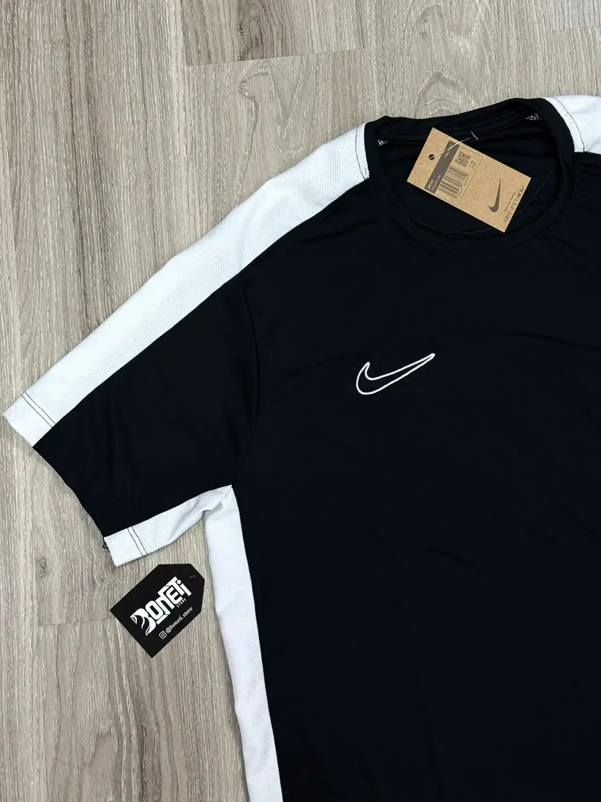 CAMISETA ACADEMY 2023 NK - PRETO E BRANCO