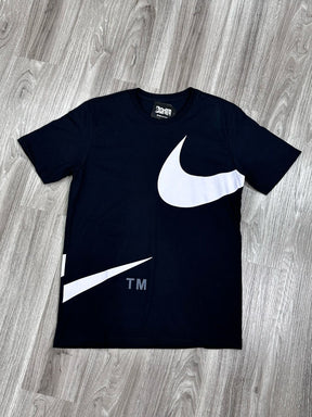 CAMISETA NK BIG SWOOSH TM - PRETA