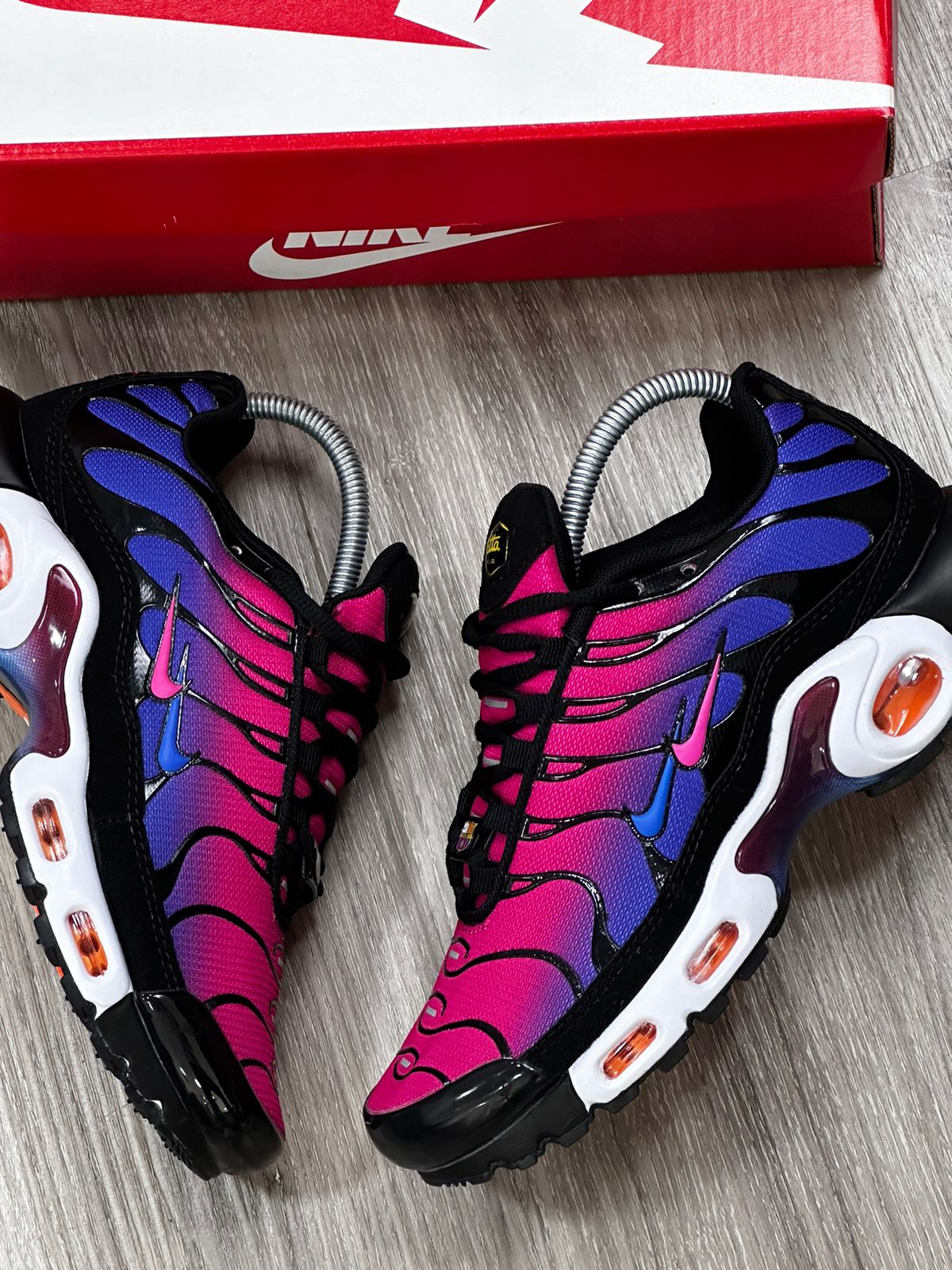 TÊNIS NK AIR MAX PLUS TN - BARCELONA