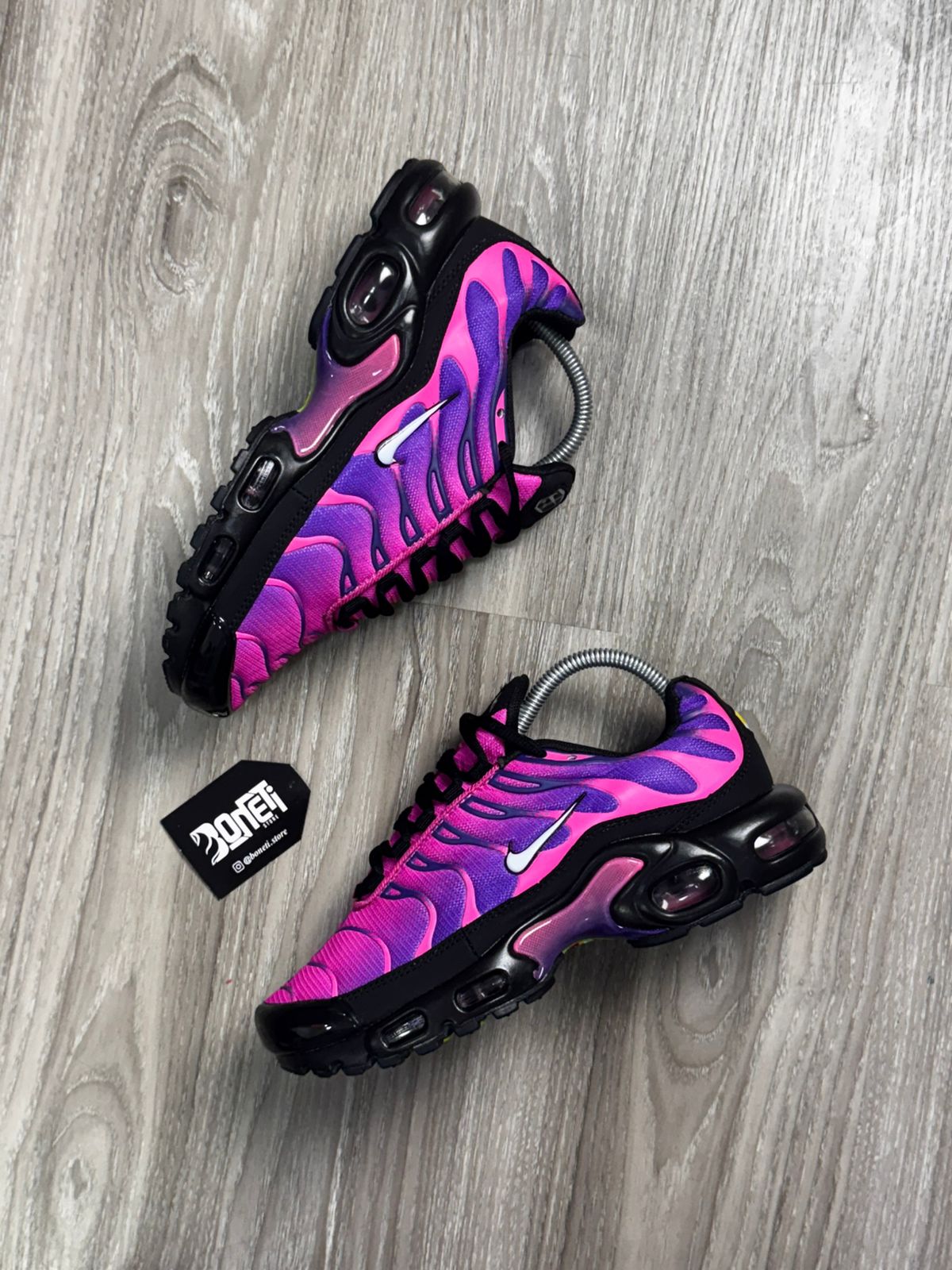 TÊNIS NK AIR MAX PLUS TN - FIREBERRY