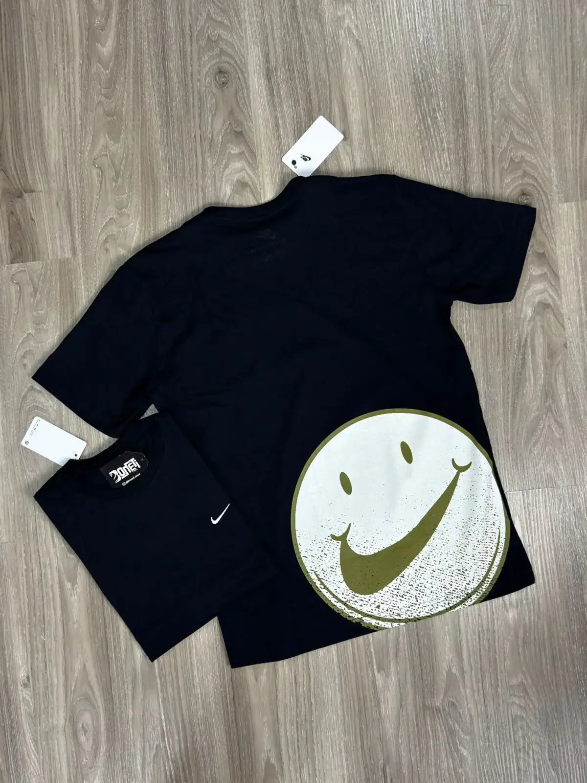 CAMISETA NK SMILE - PRETA