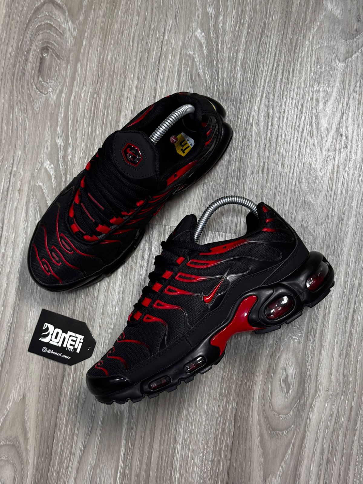TÊNIS NK AIR MAX PLUS TN - BRED