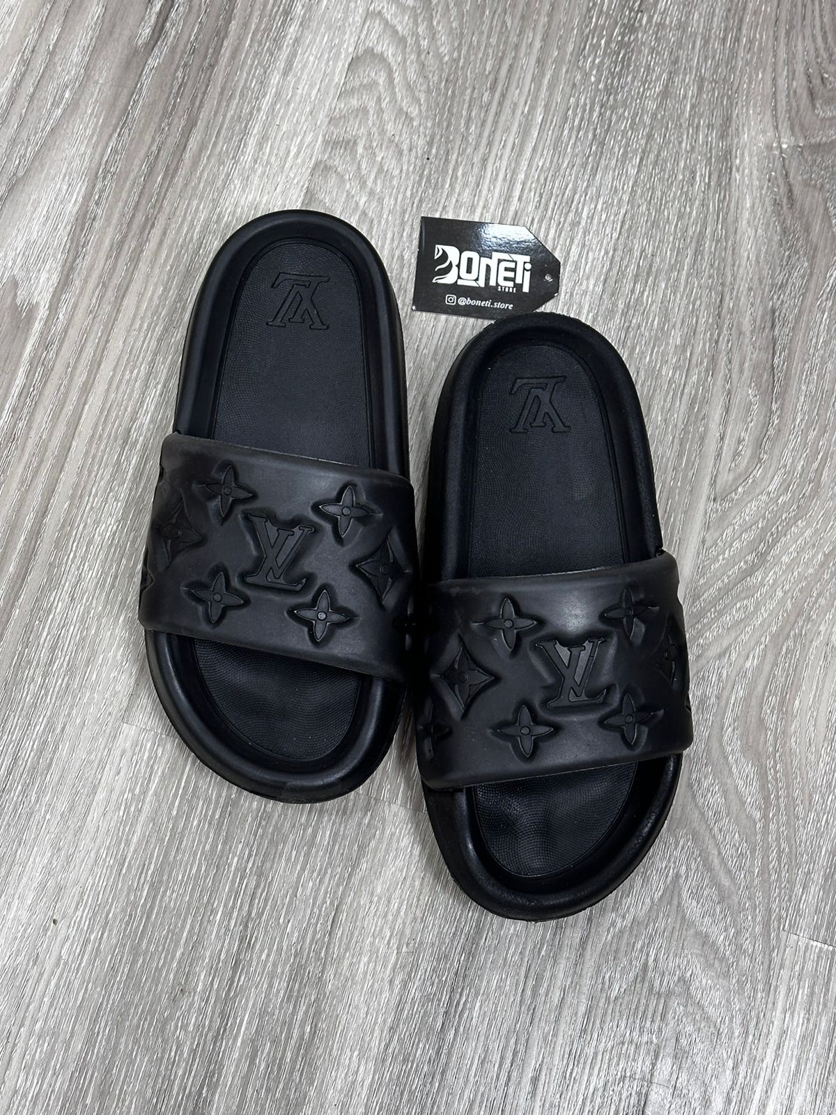 CHINELO SLIDE LV - PRETO