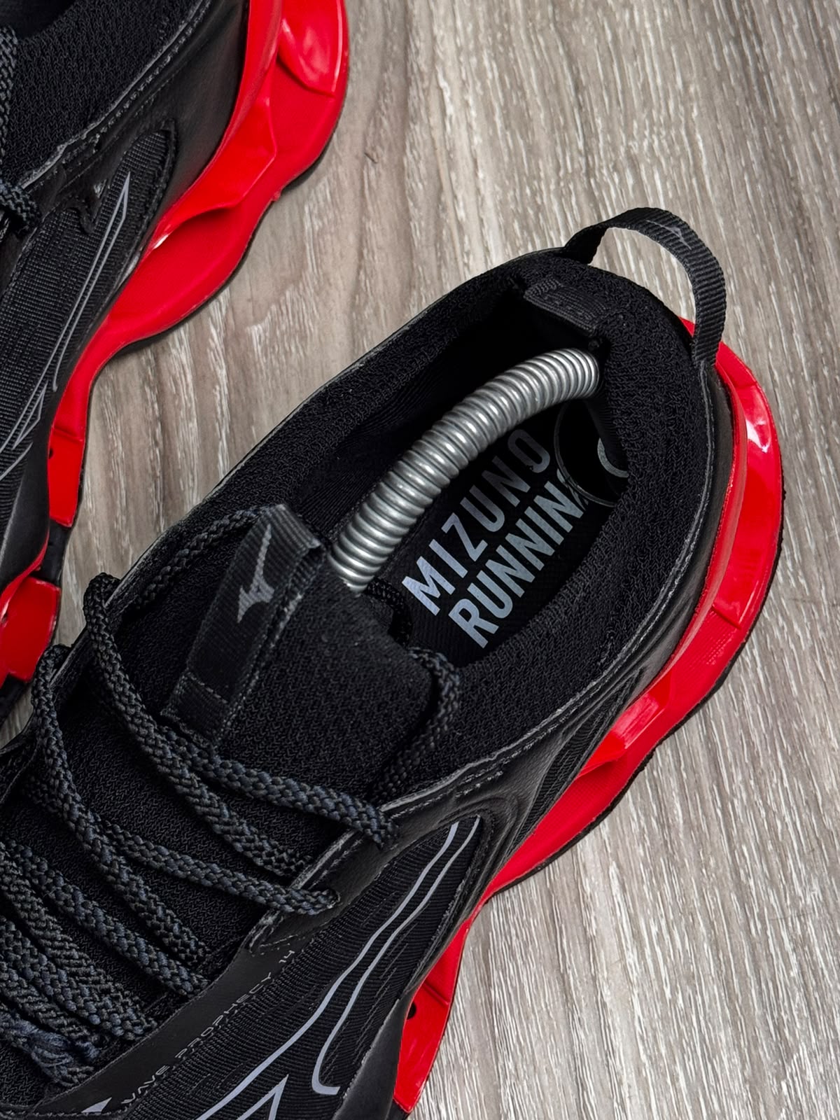 TÊNIS MZN WAVE PROPHECY 14 - PRETO E VERMELHO
