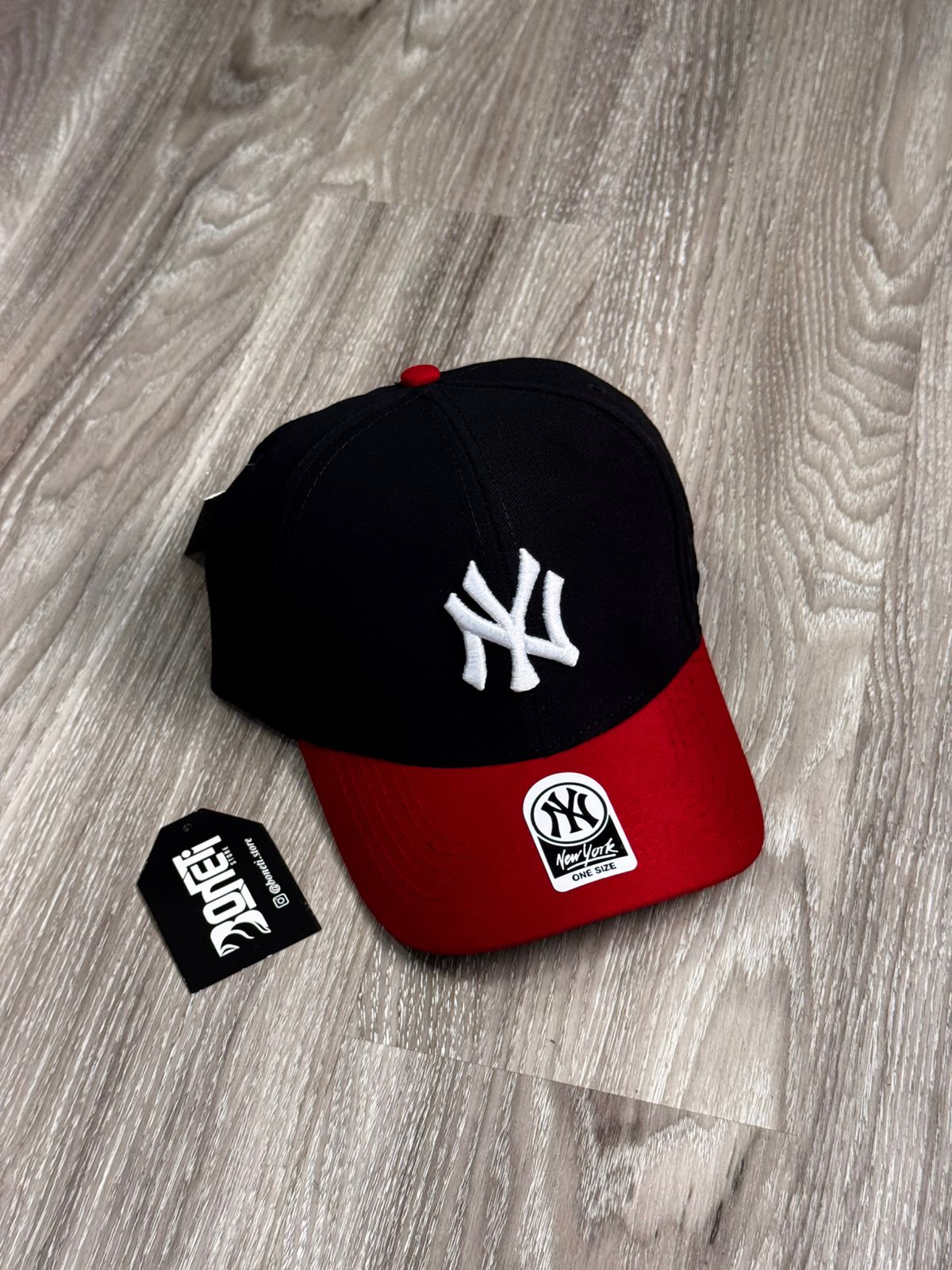 BONÉ NEW ERA LOGO - PRETO/VERMELHO