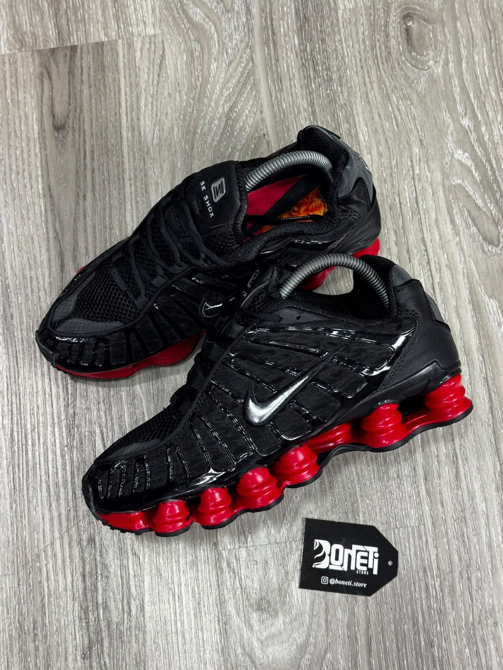 TÊNIS NK SHOX TL 12 MOLAS X SKEPTA - BLACK RED