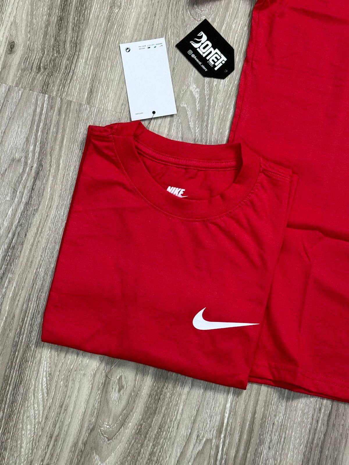 CAMISETA NK X STUSSY - VERMELHA