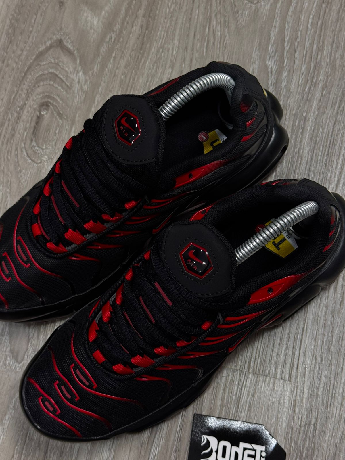 TÊNIS NK AIR MAX PLUS TN - BRED
