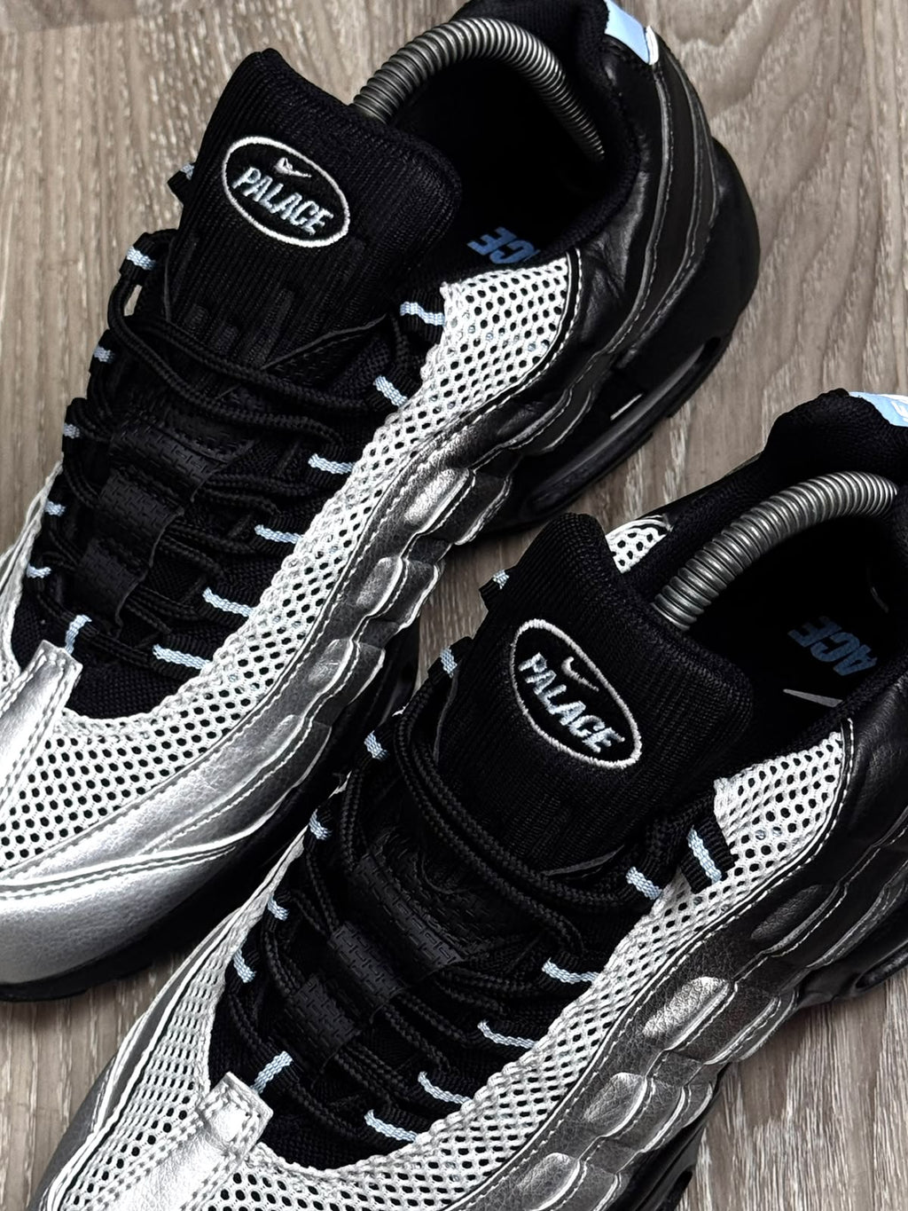 TÊNIS NK AIR MAX 95 X PALACE - METALLIC SILVER