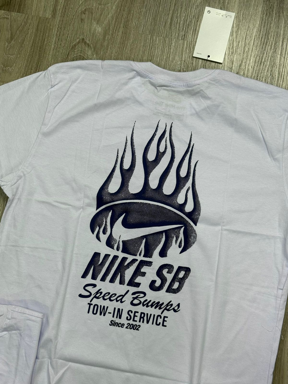 CAMISETA NK SB SPEED CAR - BRANCA