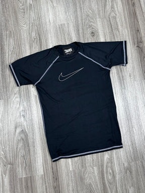 CAMISETA NK DRI-FIT SWOOSH VAZADO - PRETO