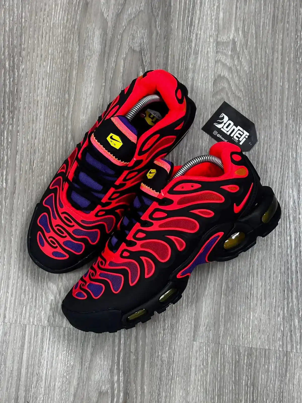 TÊNIS NK AIR MAX PLUS TN - DRIFT RED